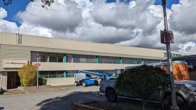 Exterior hangar of Million Air